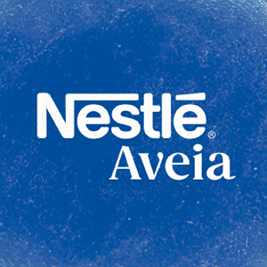 logo da marca neslé aveia em branco no fundo azul 