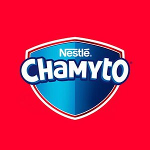 logo da marca chamyto em branco no fundo vermelho