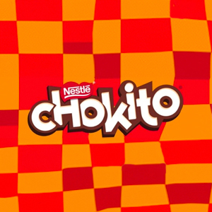 logo da marca chokito em branco com bordas marrom