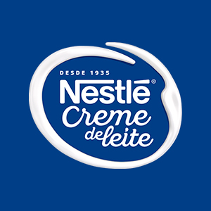 logo da marca creme de leite em branco no fundo azul