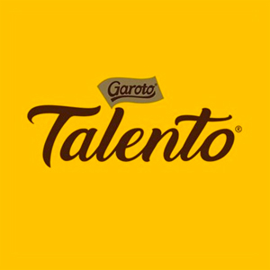 logo da marca talento em marrom aplicado sob fundo amarelo